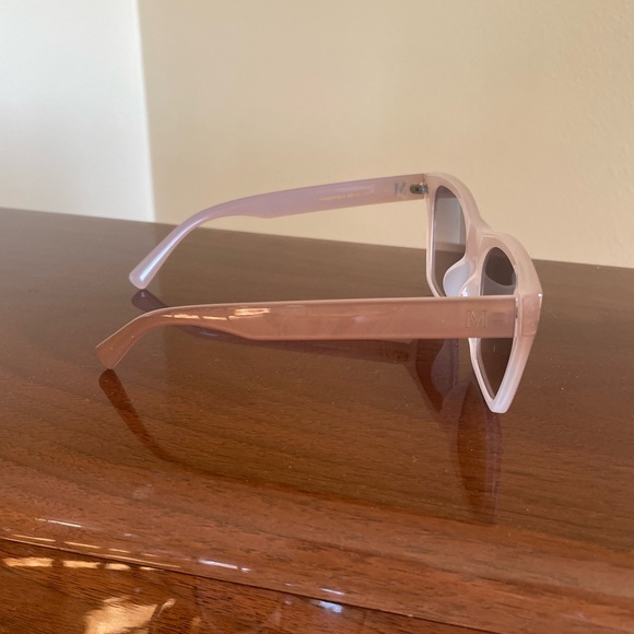 New sunglasses by Marta Stewart - Picture 2 of 3